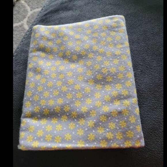 2 yards. Cozy cotton flannel yellow flower dot - Picture 1 of 1